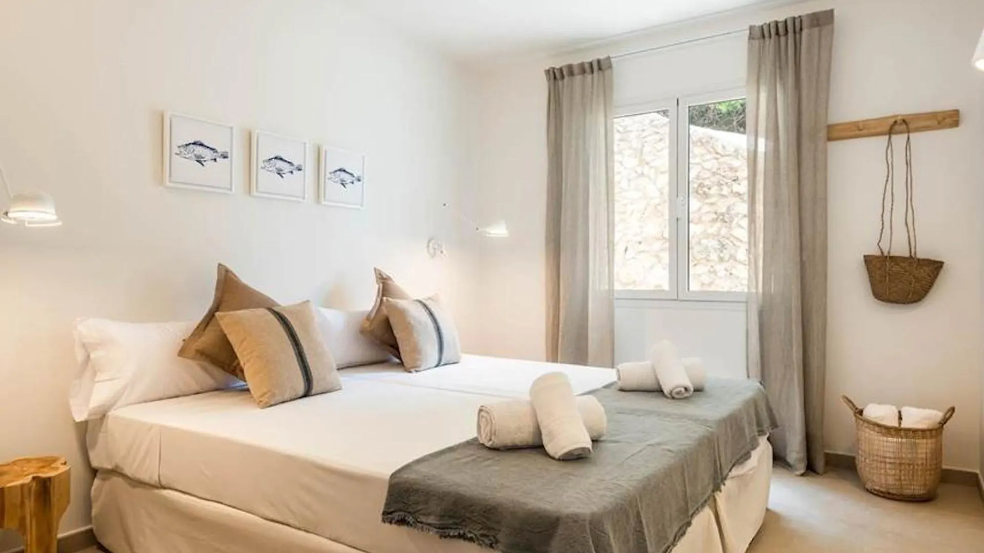 Opulent Son Bou Villa 5 Bedrooms Villa Alis Central Panoramic Sea Views Luxurious Interiors Hiszpania
