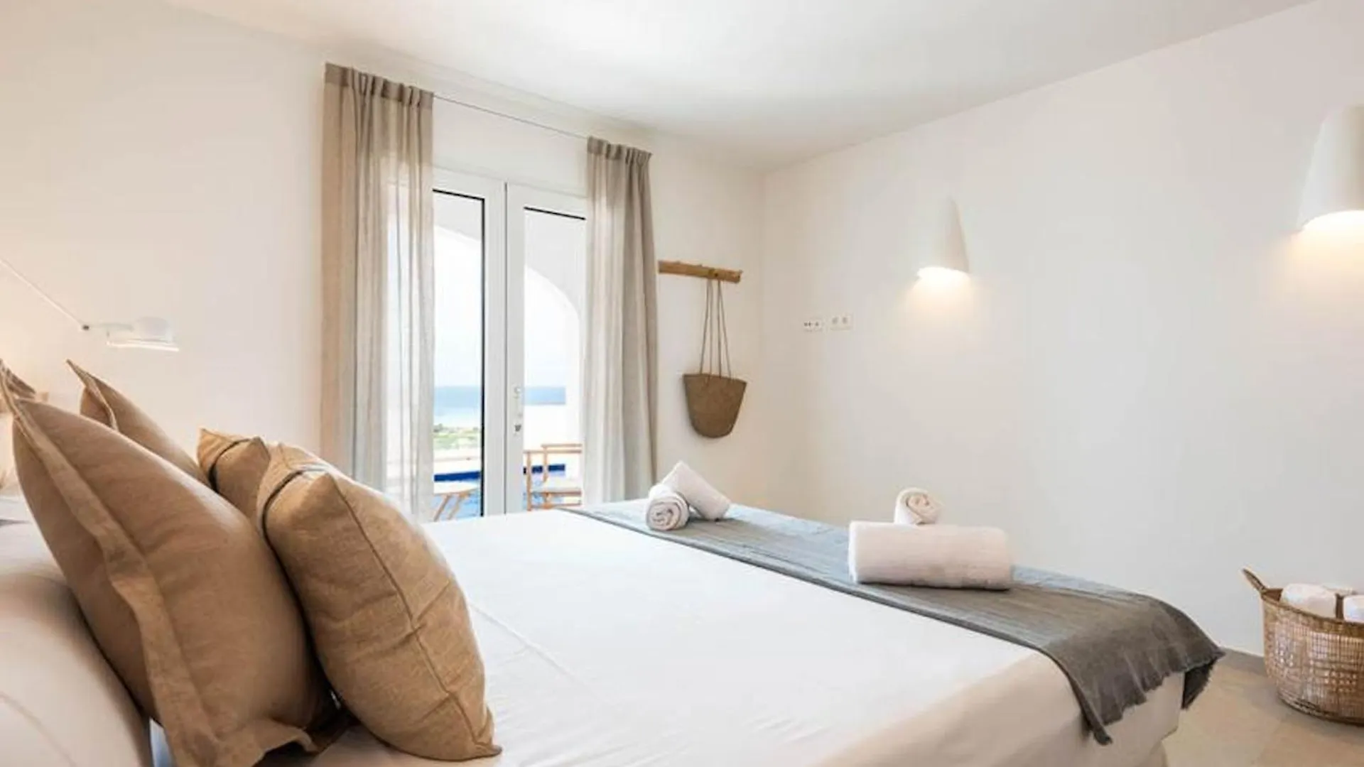 Opulent Son Bou Villa 5 Bedrooms Villa Alis Central Panoramic Sea Views Luxurious Interiors