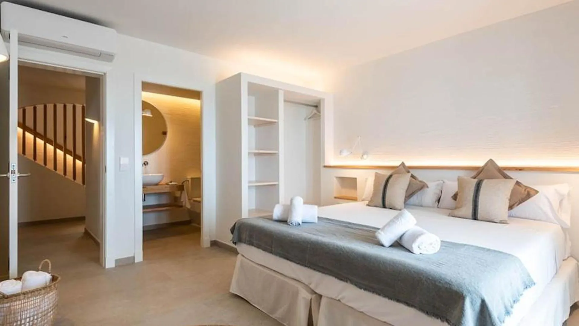 Opulent Son Bou Villa 5 Bedrooms Villa Alis Central Panoramic Sea Views Luxurious Interiors