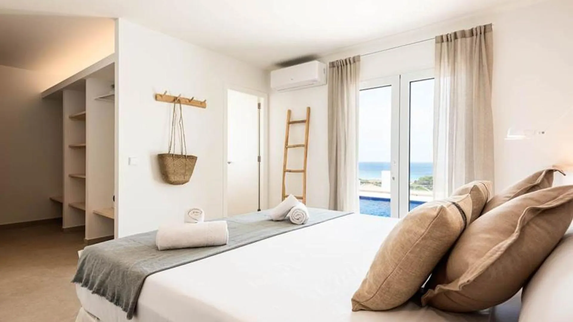 Opulent Son Bou Villa 5 Bedrooms Villa Alis Central Panoramic Sea Views Luxurious Interiors