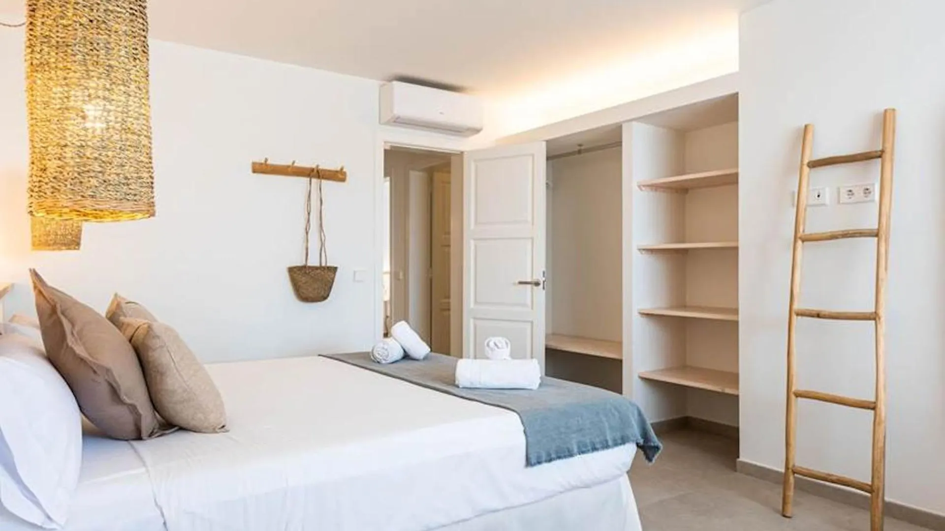 Opulent Son Bou Villa 5 Bedrooms Villa Alis Central Panoramic Sea Views Luxurious Interiors